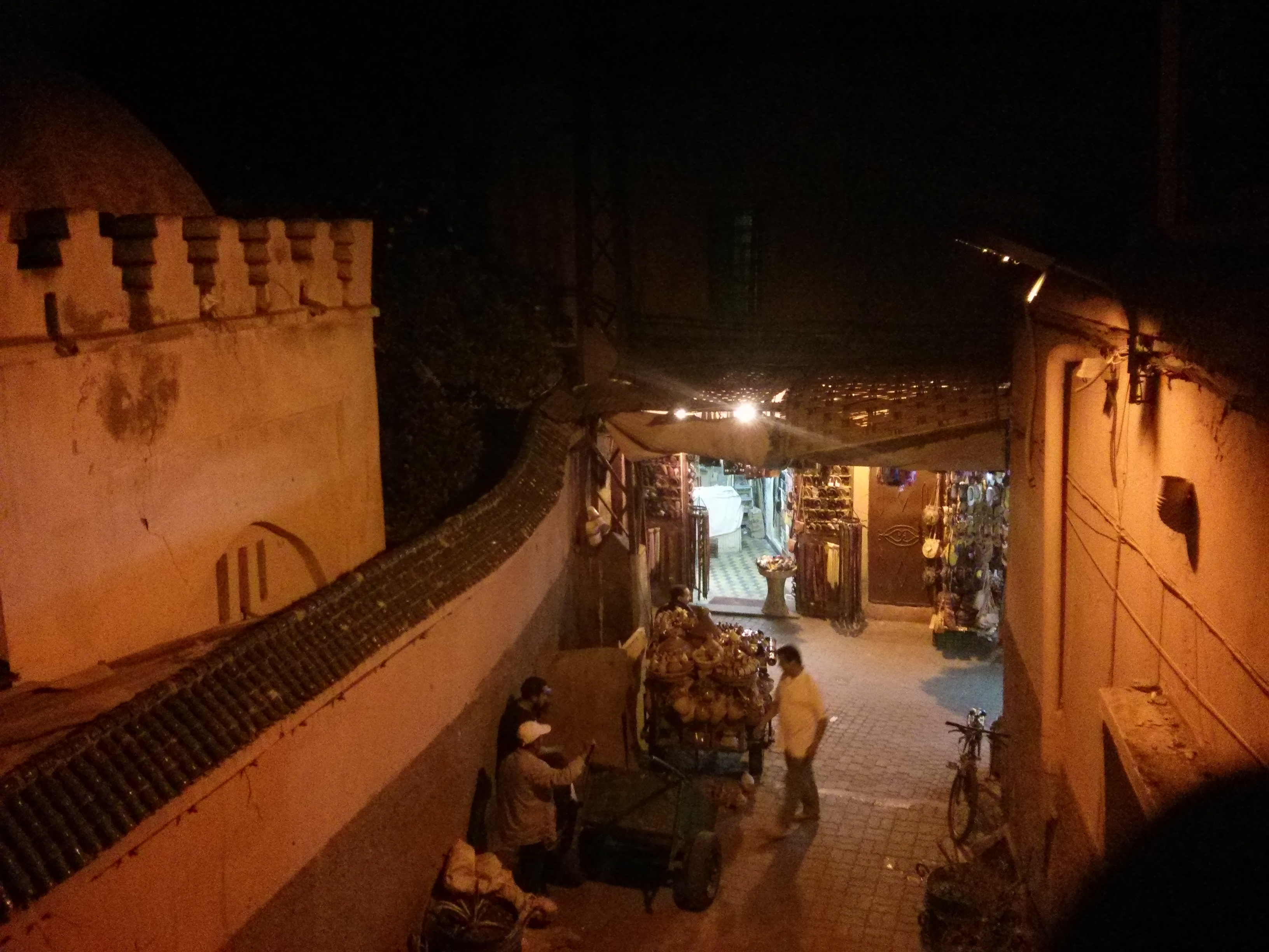 Vue sur la rue dans le riad